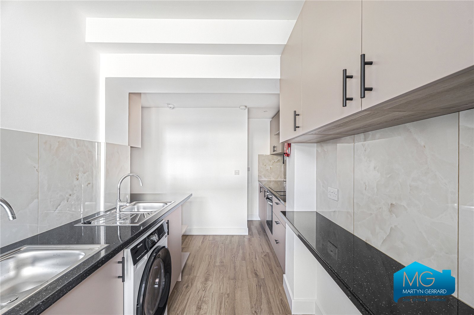 6 bedroom Semi-Detached House to rent - Martyn Gerrard
