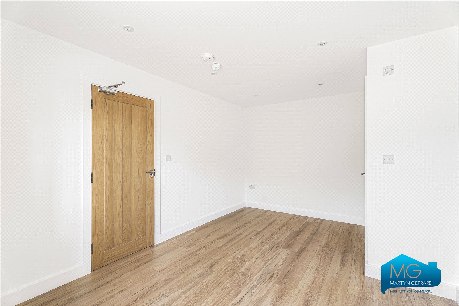 6 bedroom Semi-Detached House to rent - Martyn Gerrard