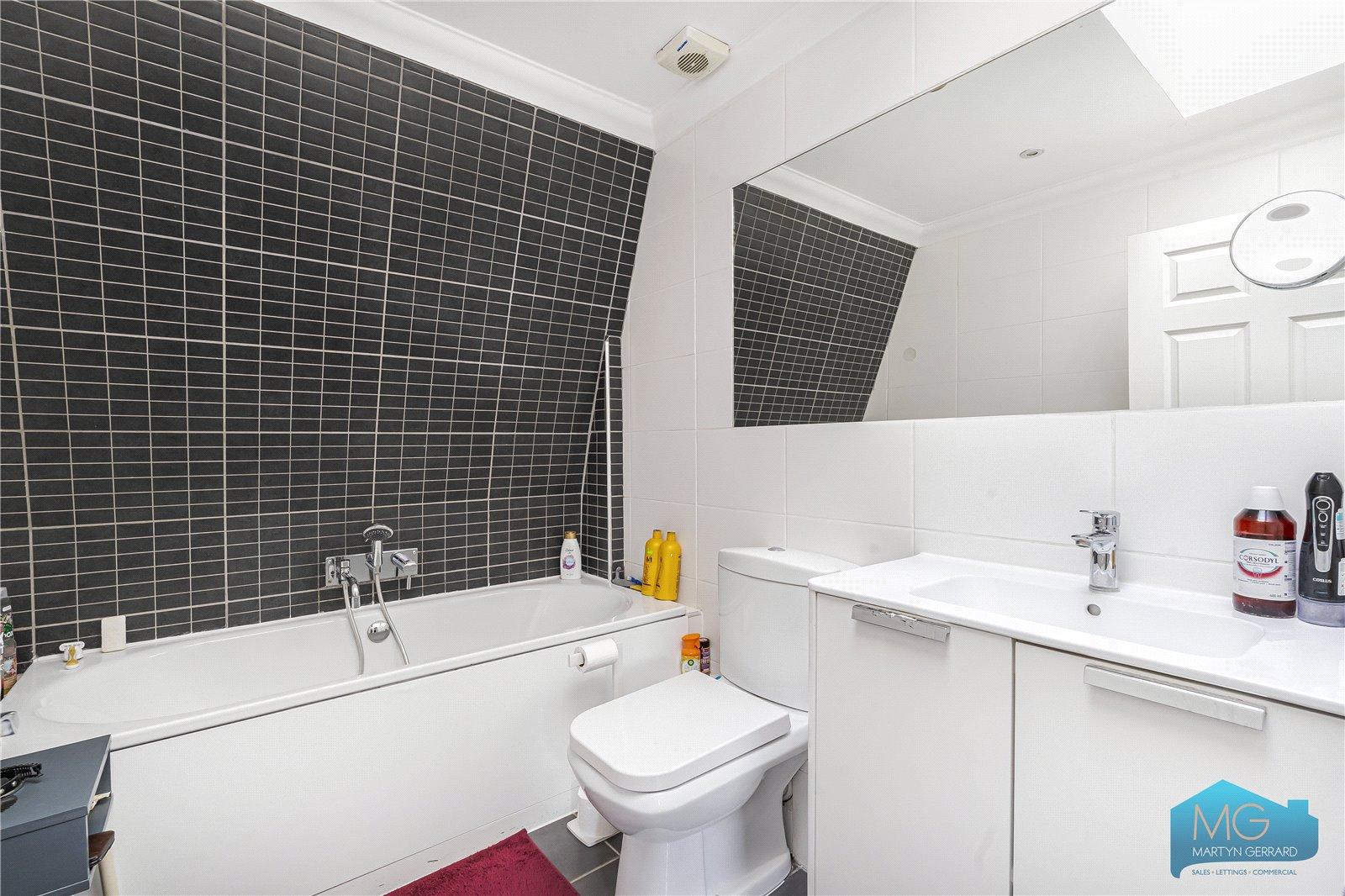 2 bedroom Apartment for sale - Martyn Gerrard