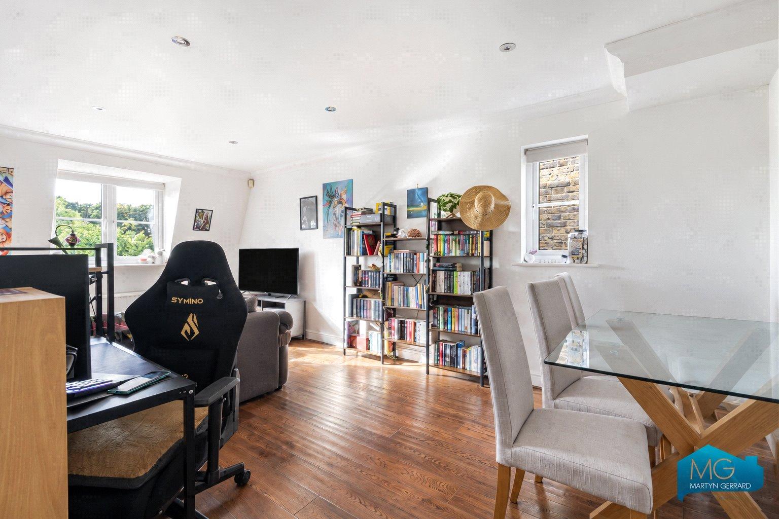 2 bedroom Apartment for sale - Martyn Gerrard