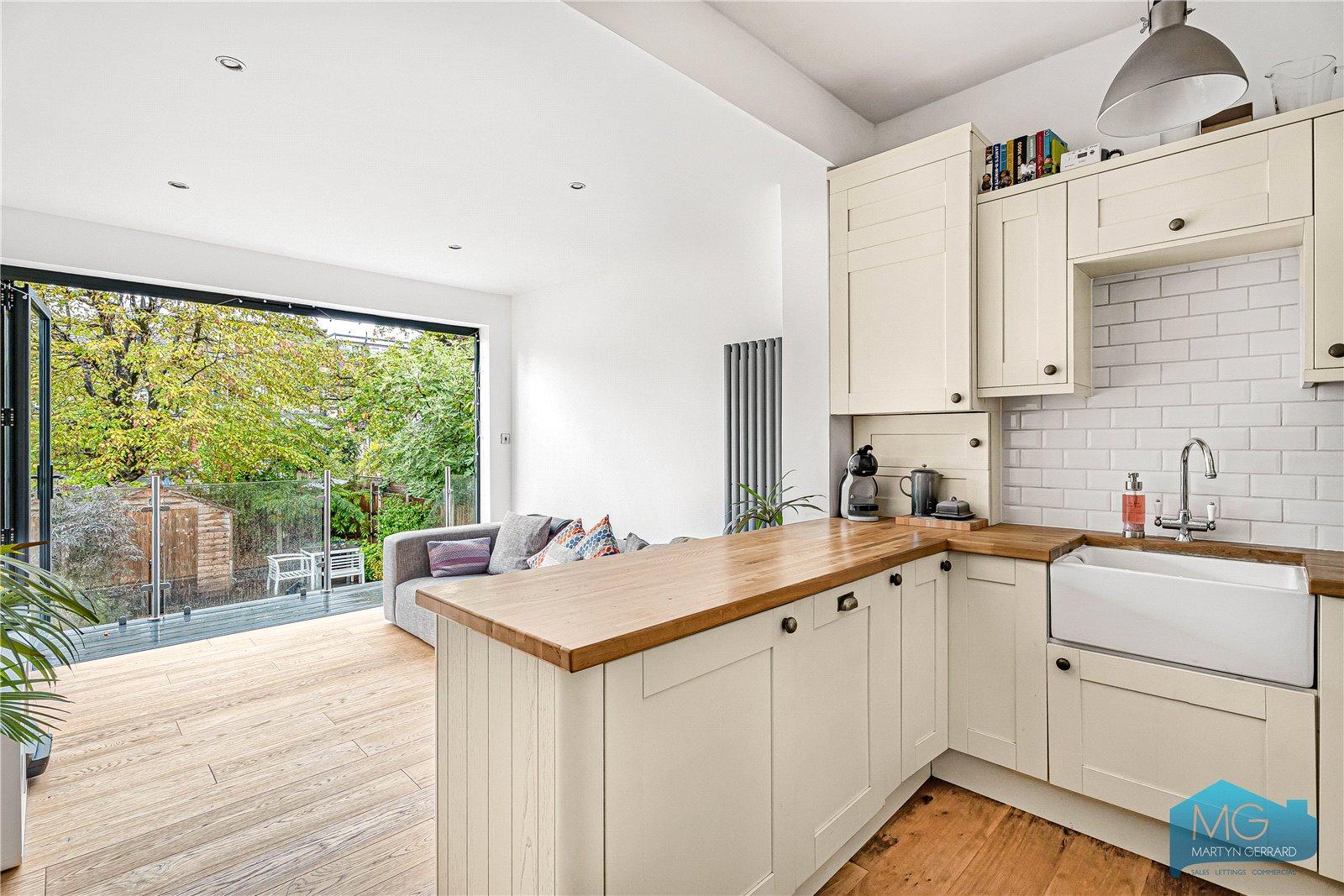 2 bedroom Apartment for sale - Martyn Gerrard