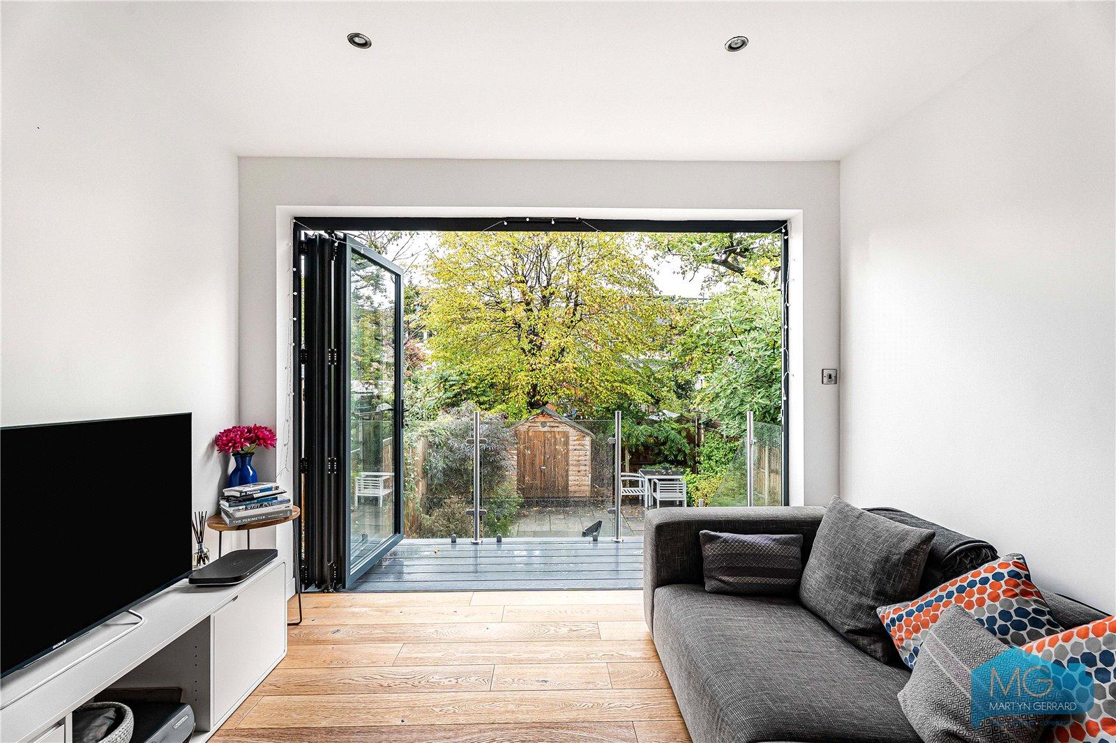 2 bedroom Apartment for sale - Martyn Gerrard