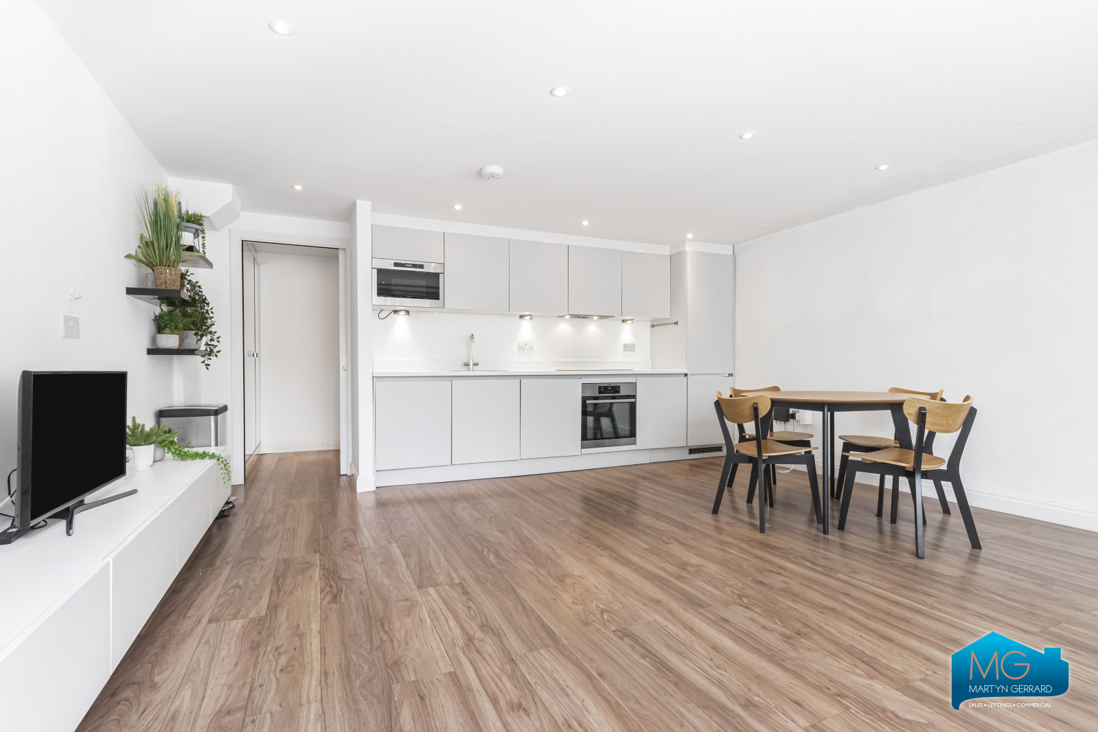 1 bedroom Ground Floor Flat to rent - Martyn Gerrard