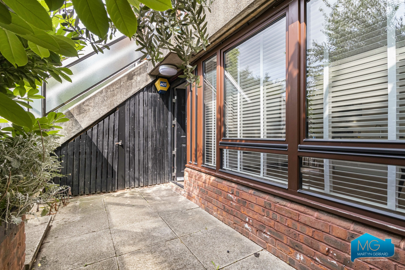 1 bedroom Ground Floor Flat to rent - Martyn Gerrard