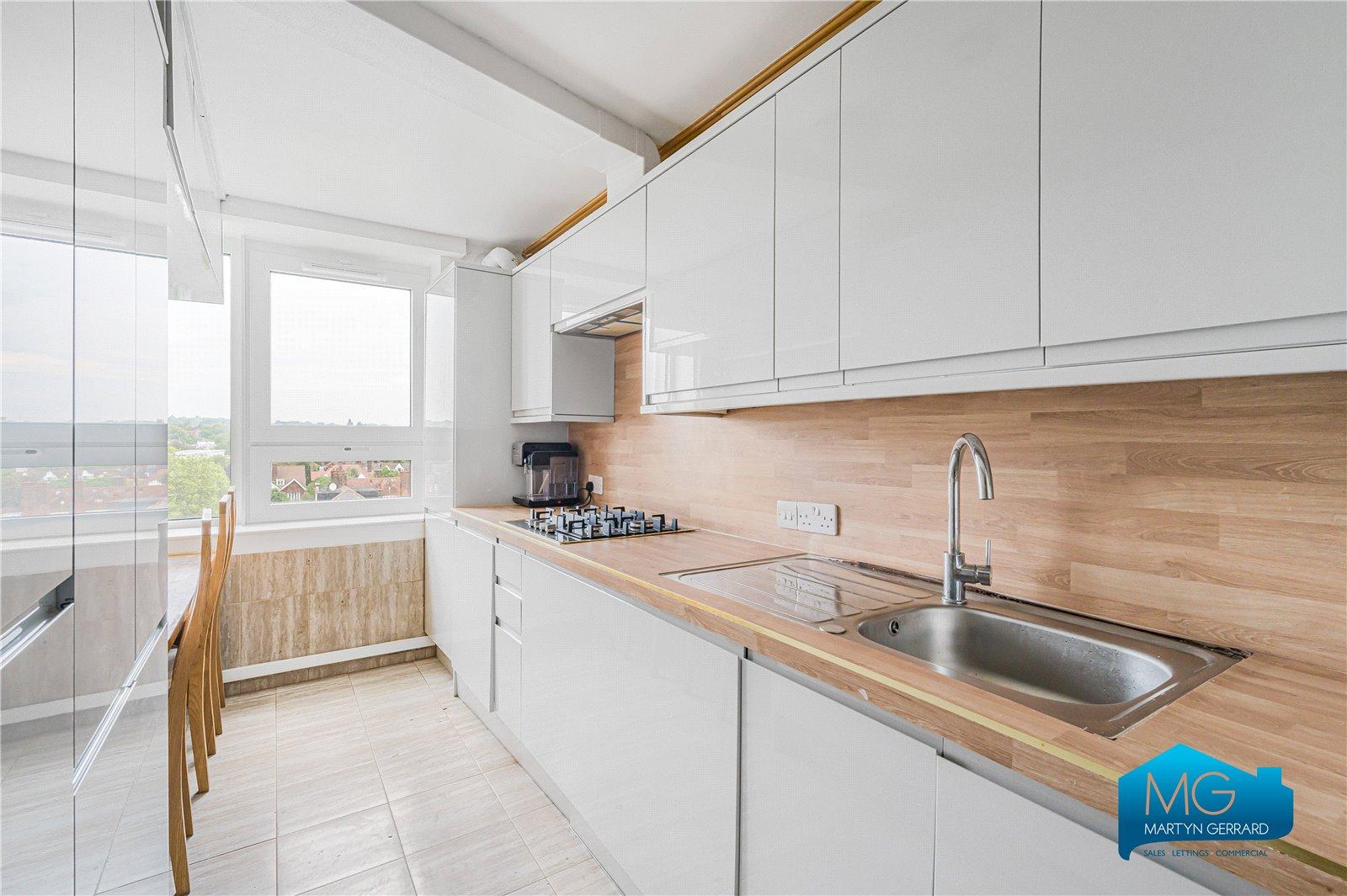 3 bedroom Apartment to rent - Martyn Gerrard