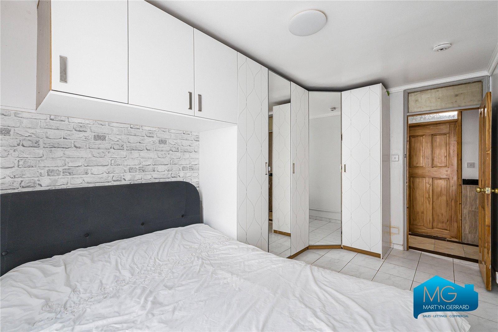 3 bedroom Apartment to rent - Martyn Gerrard
