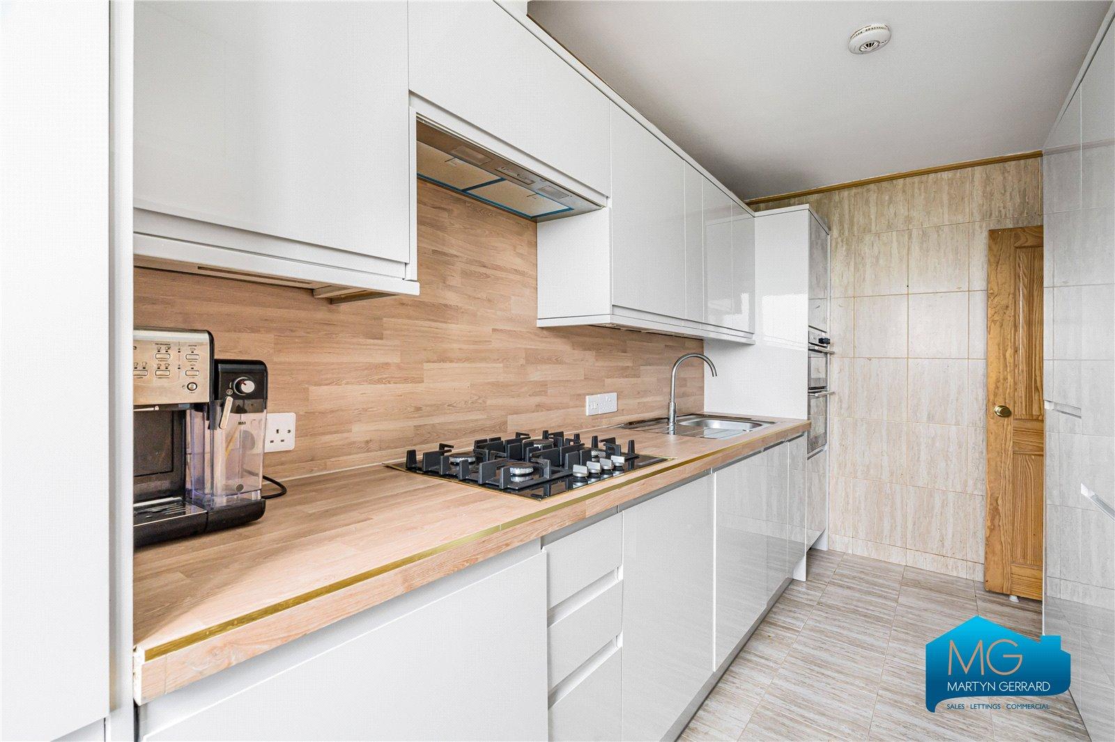 3 bedroom Apartment to rent - Martyn Gerrard