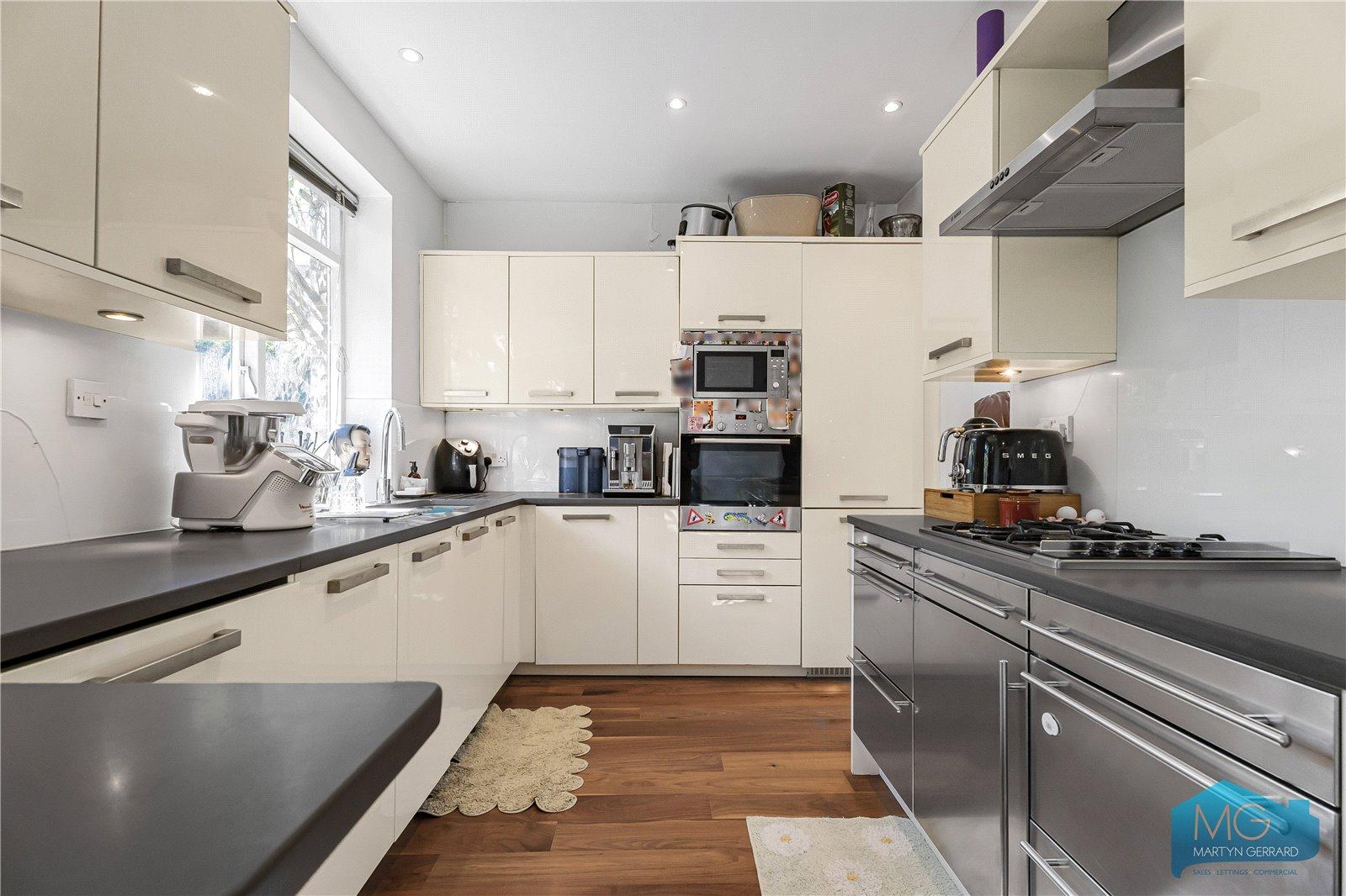 2 bedroom Apartment for sale - Martyn Gerrard