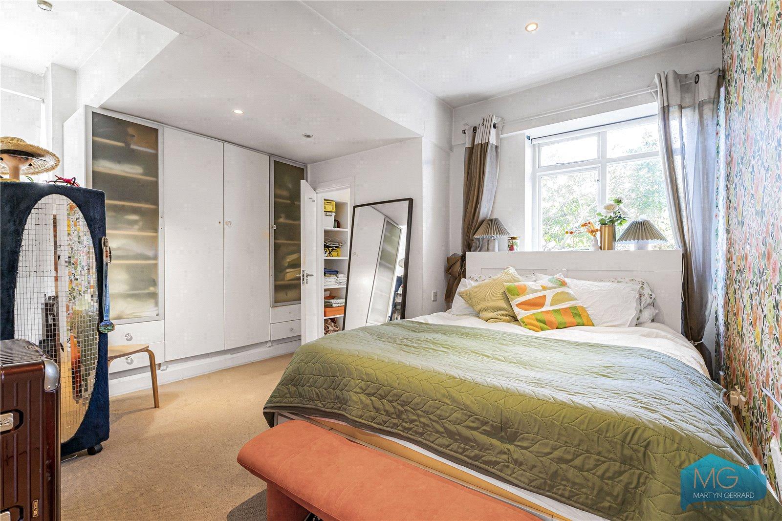 2 bedroom Apartment for sale - Martyn Gerrard