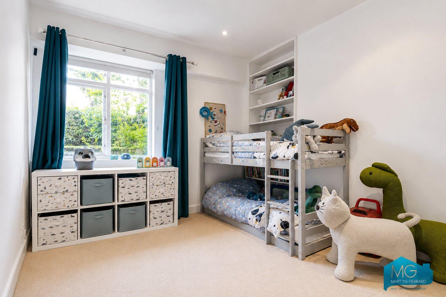 2 bedroom Apartment for sale - Martyn Gerrard