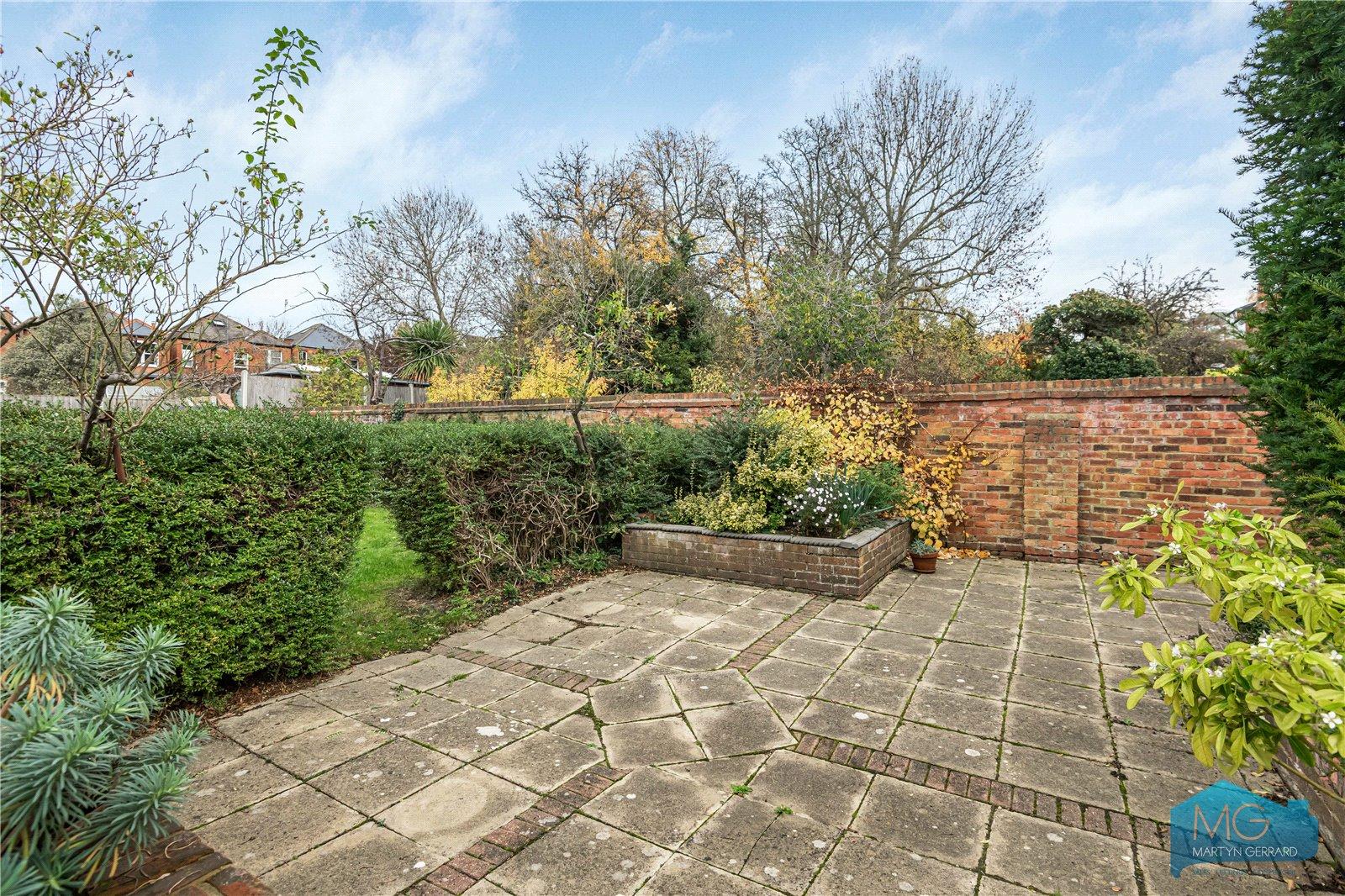 3 bedroom Apartment for sale - Martyn Gerrard