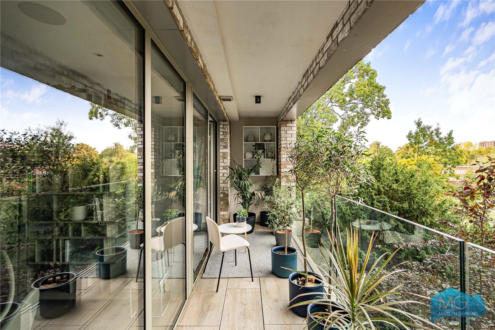 2 bedroom Apartment for sale - Martyn Gerrard