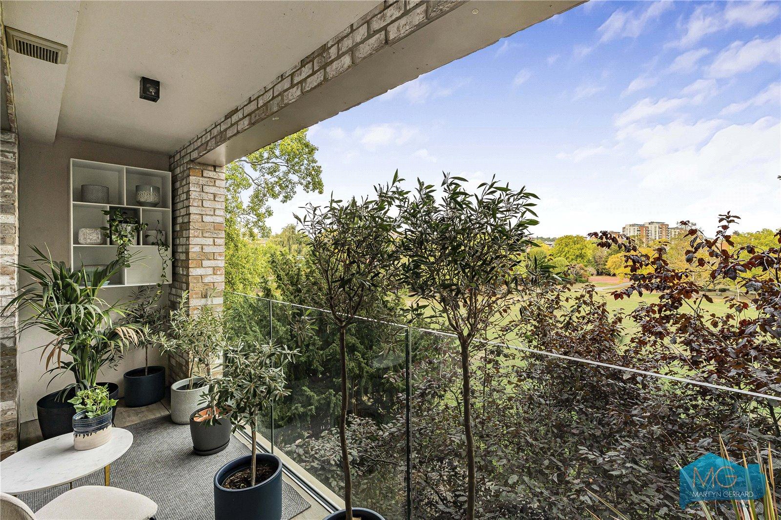 2 bedroom Apartment for sale - Martyn Gerrard