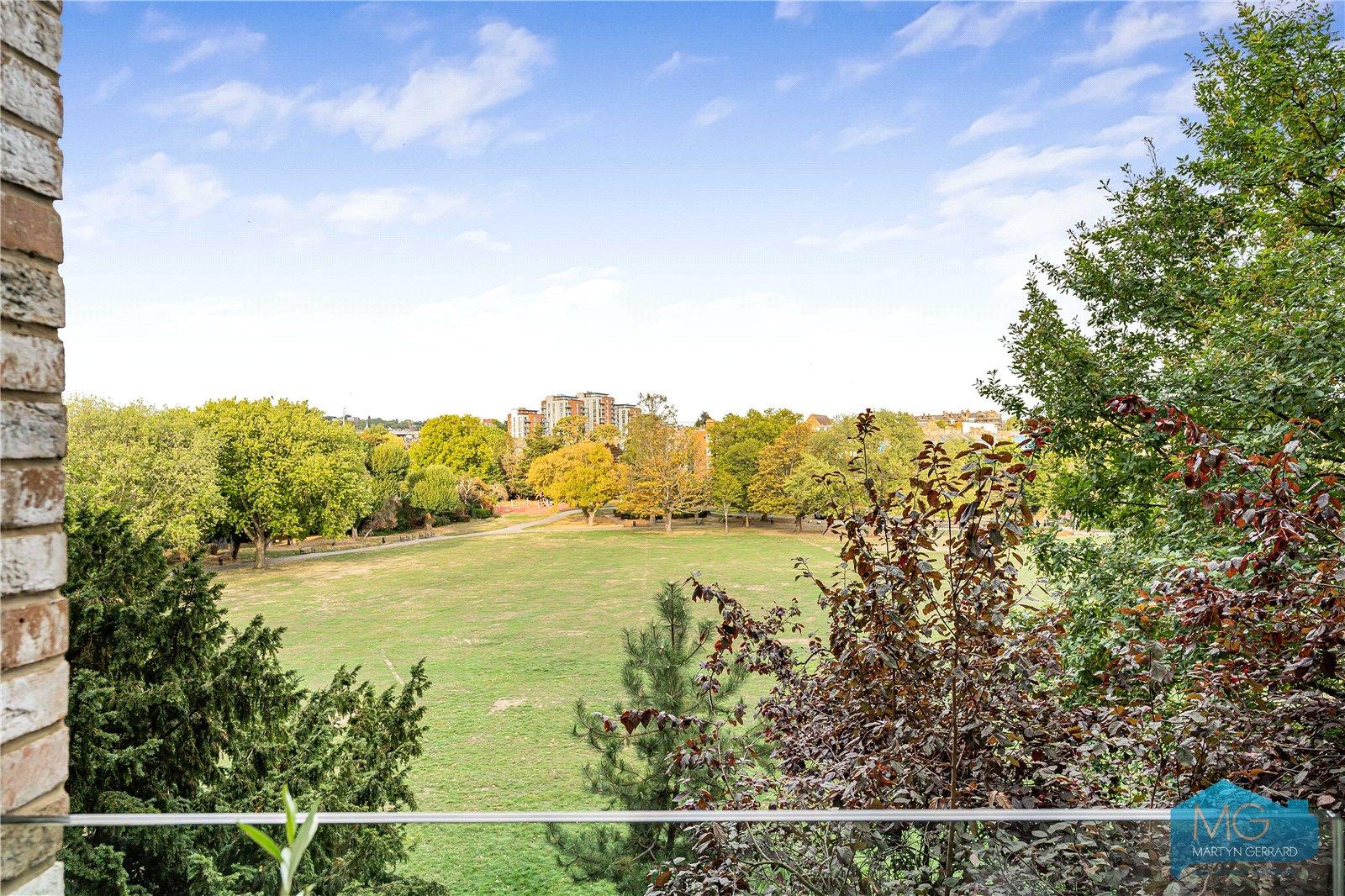 2 bedroom Apartment for sale - Martyn Gerrard