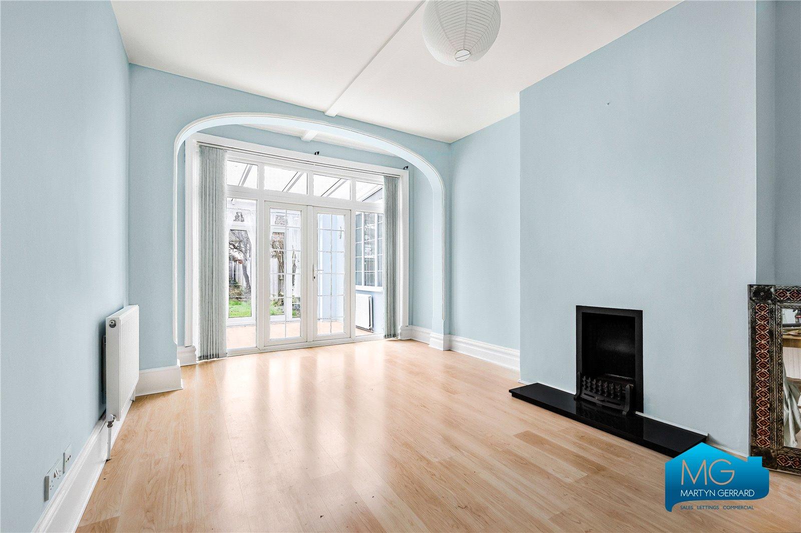 2 bedroom Ground Floor Flat to rent - Martyn Gerrard
