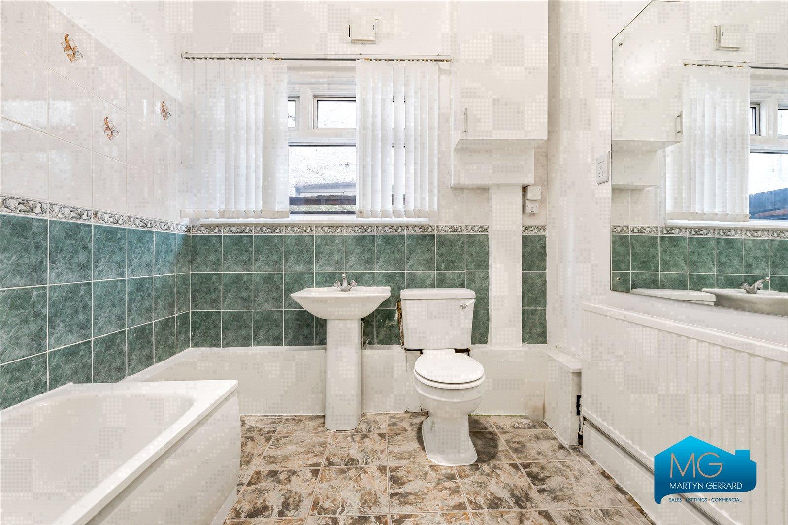 2 bedroom Ground Floor Flat to rent - Martyn Gerrard