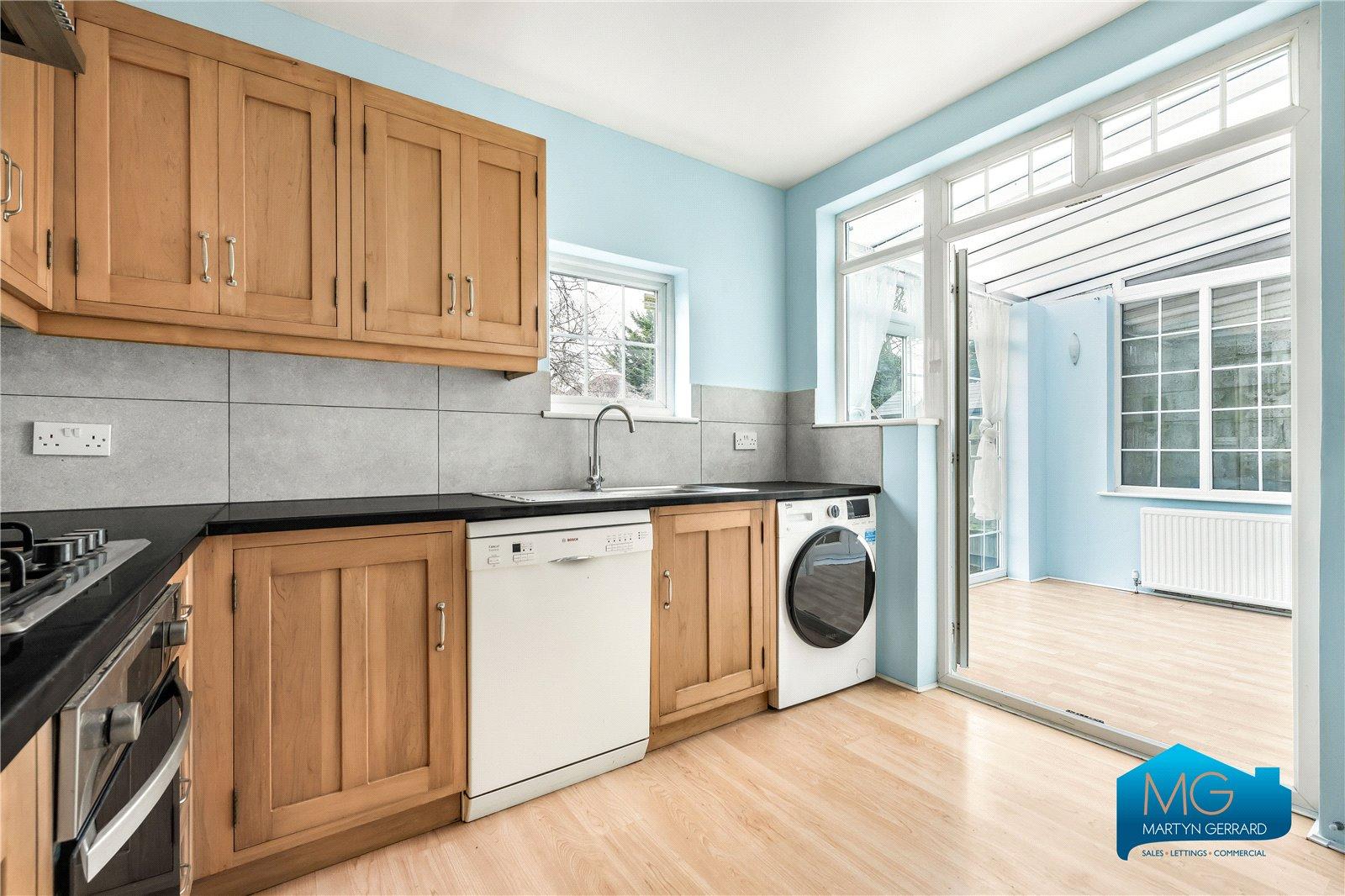 2 bedroom Ground Floor Flat to rent - Martyn Gerrard