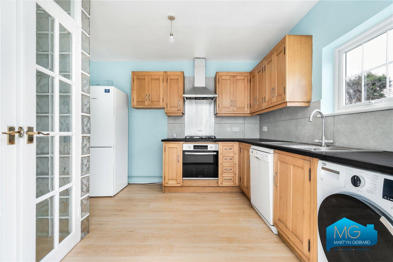 2 bedroom Ground Floor Flat to rent - Martyn Gerrard