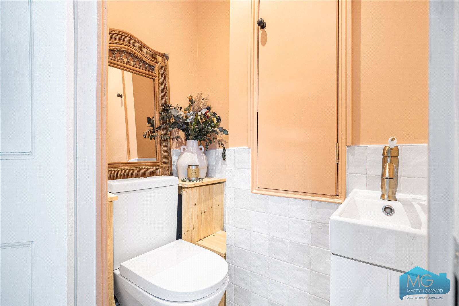 2 bedroom Apartment for sale - Martyn Gerrard