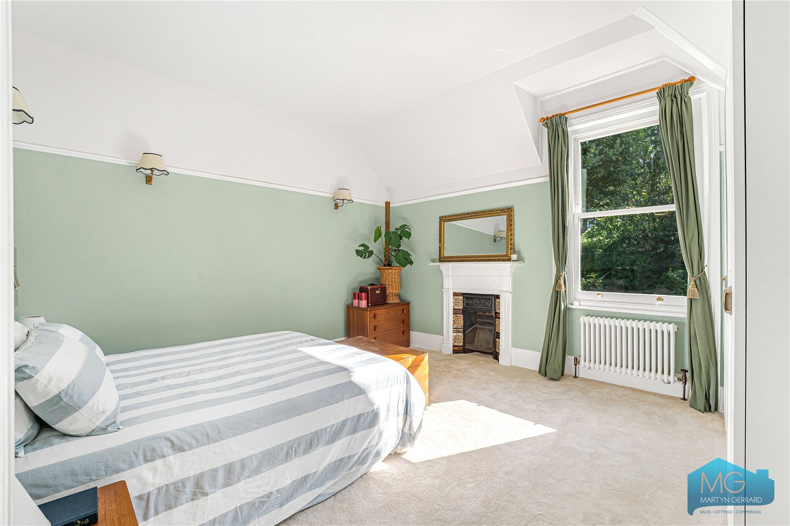 2 bedroom Apartment for sale - Martyn Gerrard