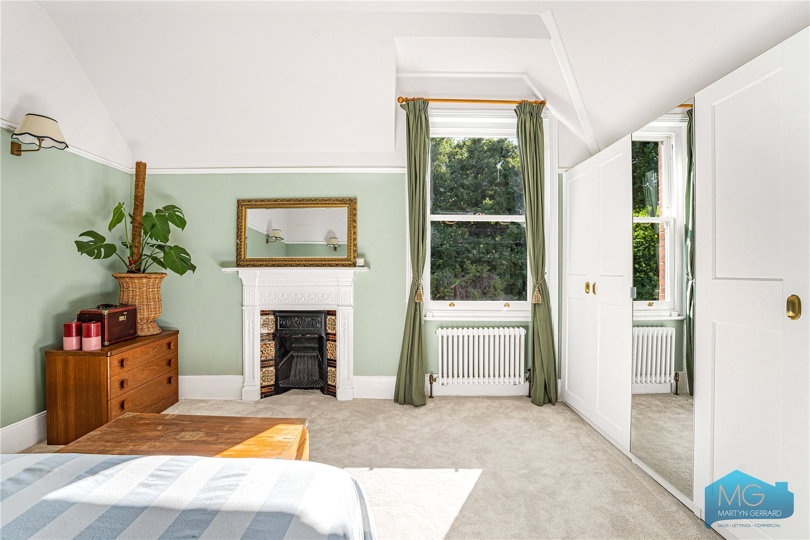 2 bedroom Apartment for sale - Martyn Gerrard