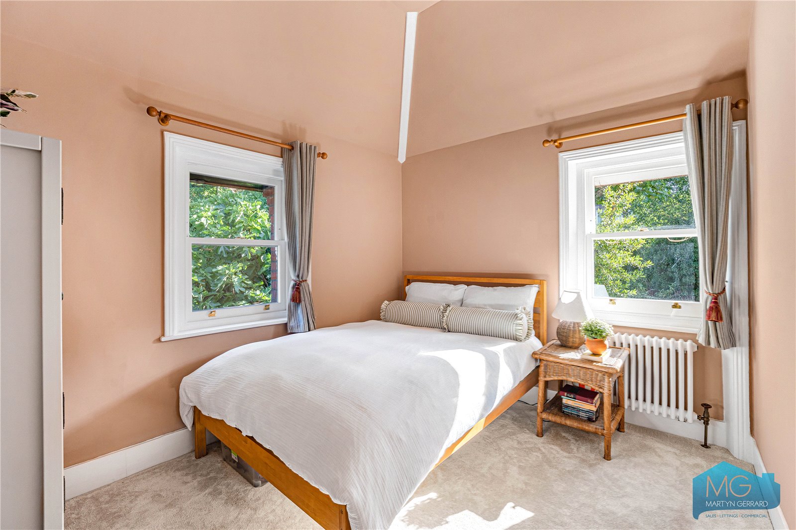 2 bedroom Apartment for sale - Martyn Gerrard