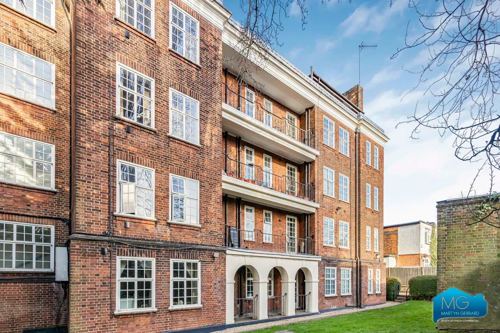 1 bedroom Ground Floor Flat to rent - Martyn Gerrard