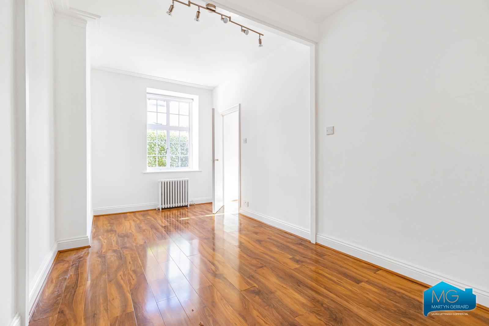 1 bedroom Ground Floor Flat to rent - Martyn Gerrard