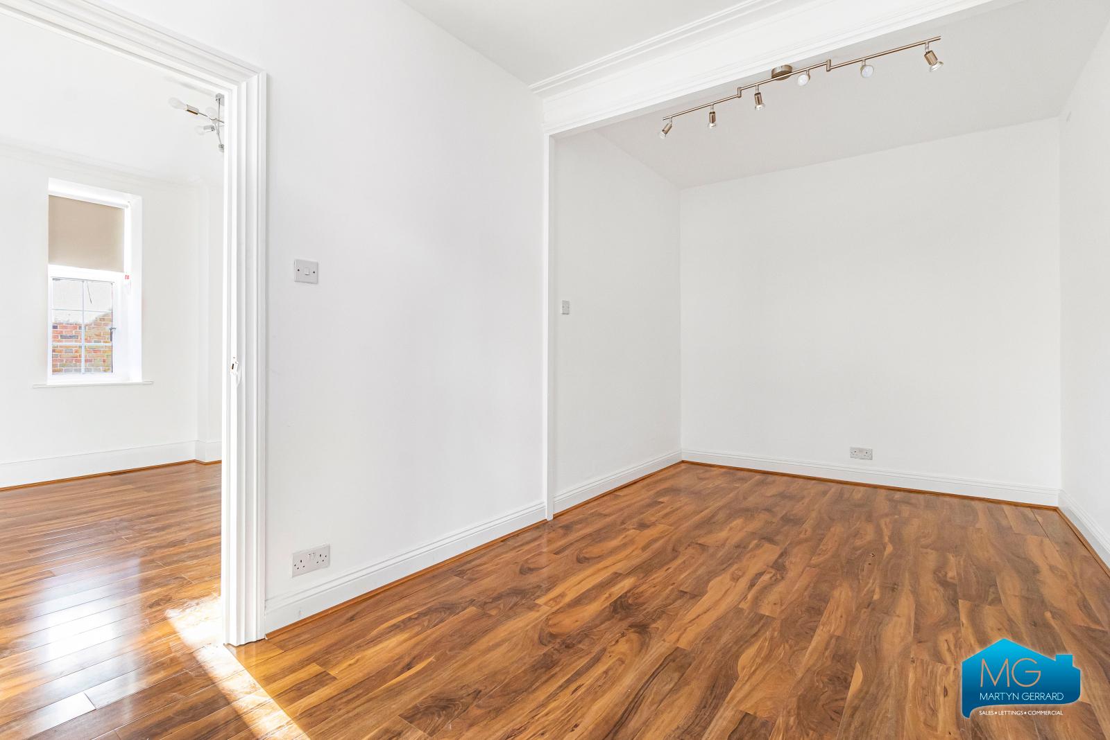 1 bedroom Ground Floor Flat to rent - Martyn Gerrard