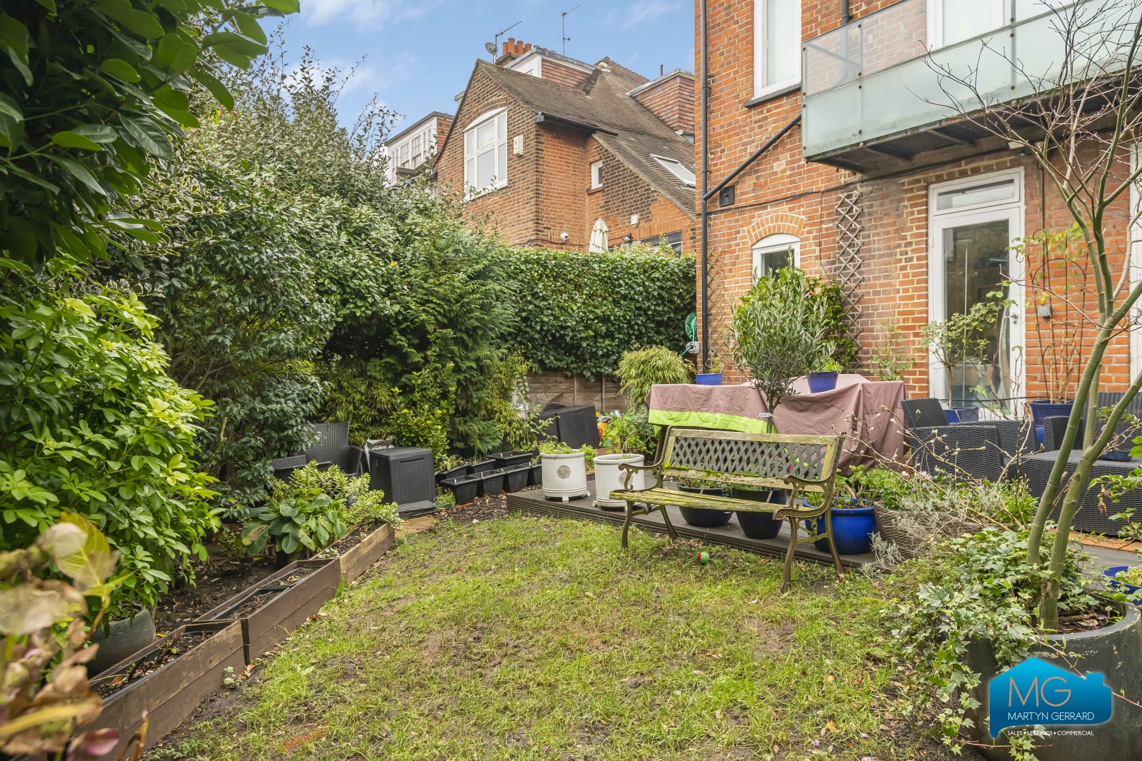 3 bedroom Apartment to rent - Martyn Gerrard