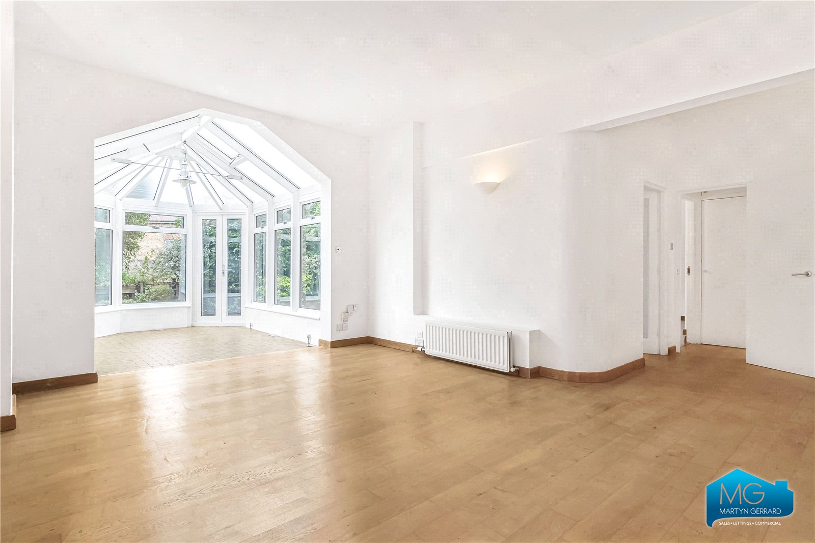 3 bedroom Apartment to rent - Martyn Gerrard