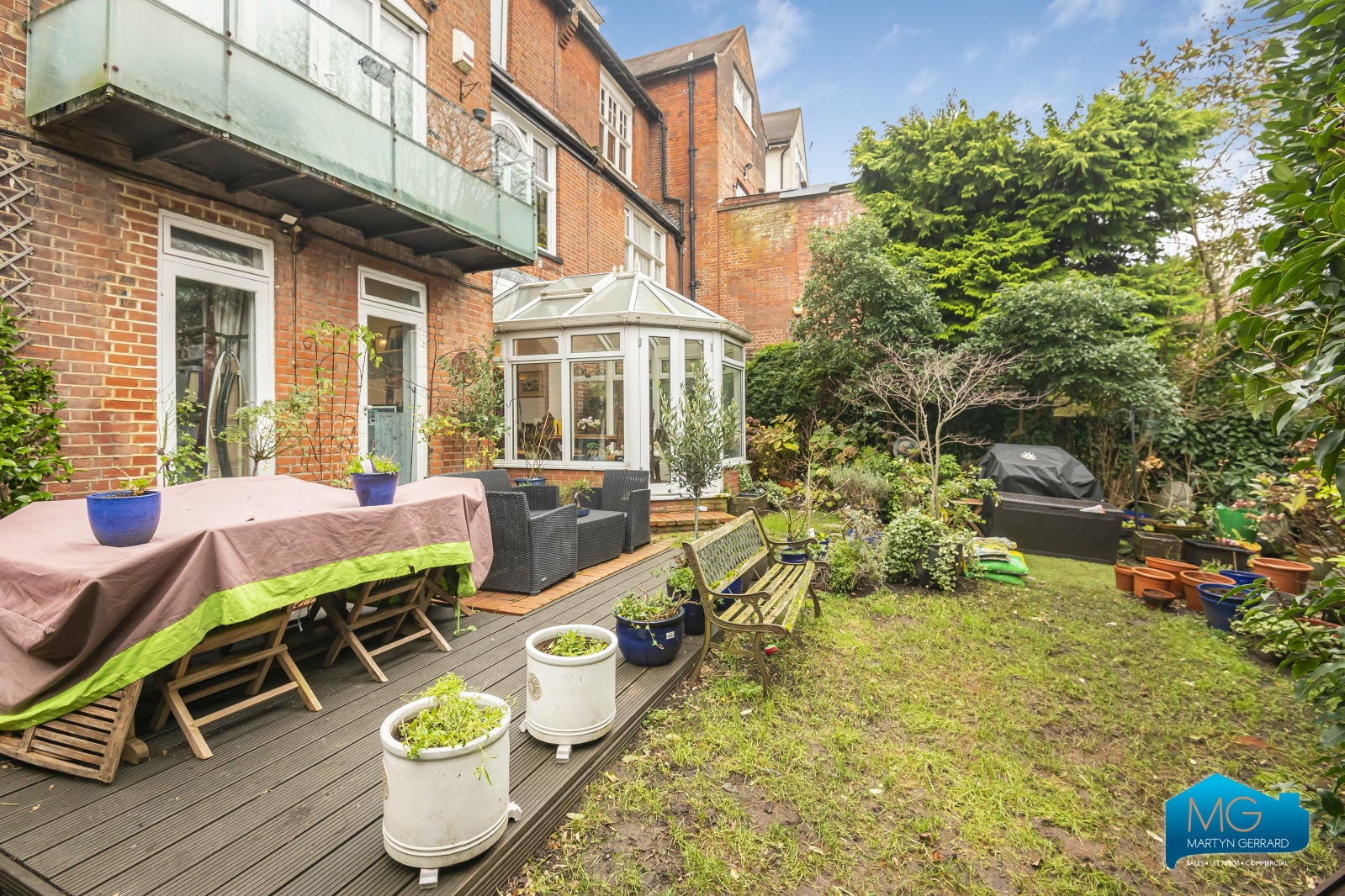 3 bedroom Apartment to rent - Martyn Gerrard