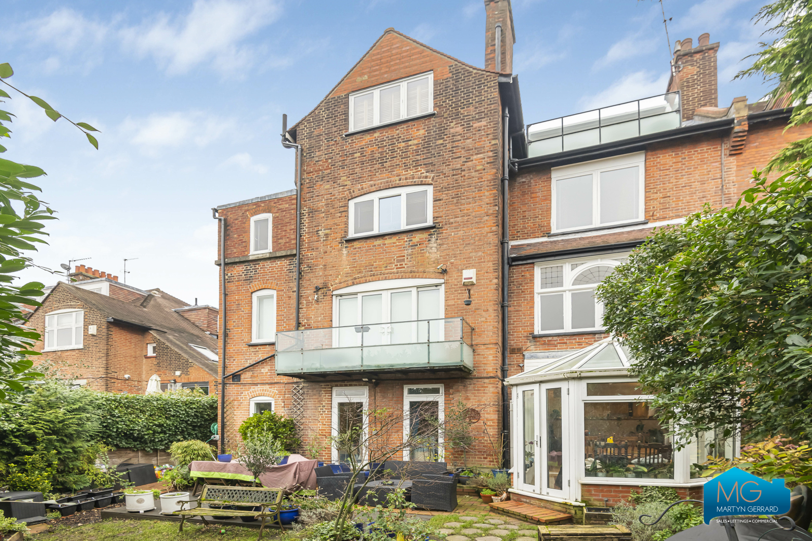 3 bedroom Apartment to rent - Martyn Gerrard