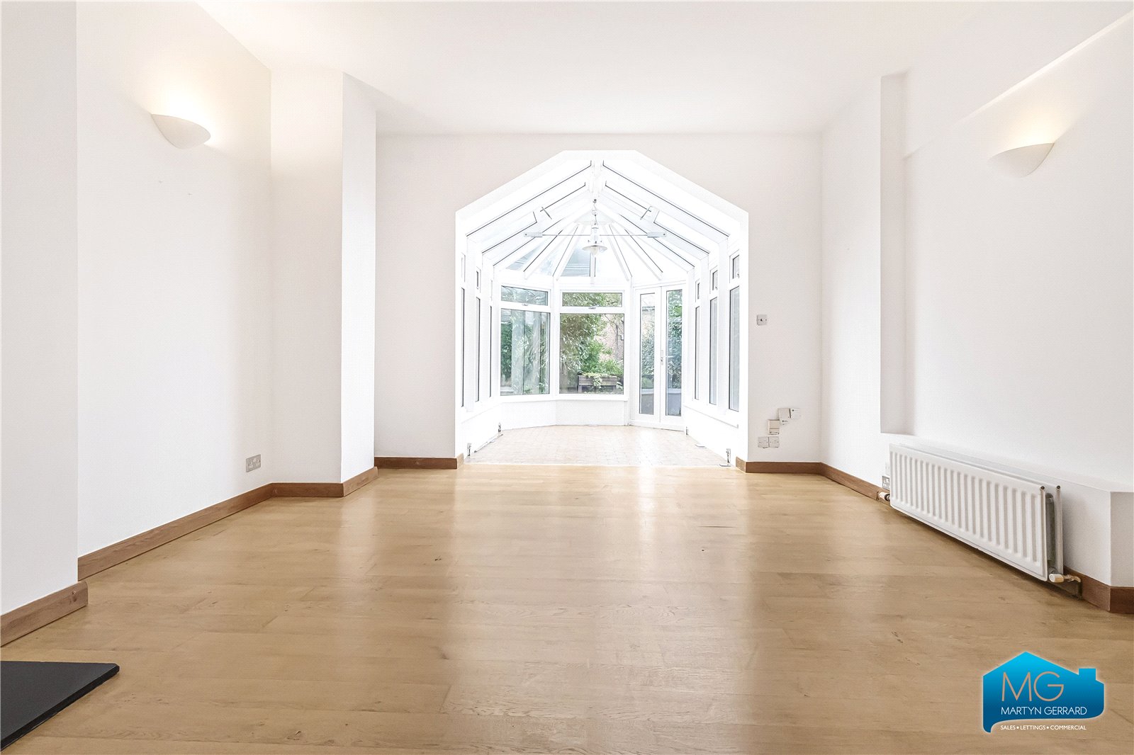 3 bedroom Apartment to rent - Martyn Gerrard