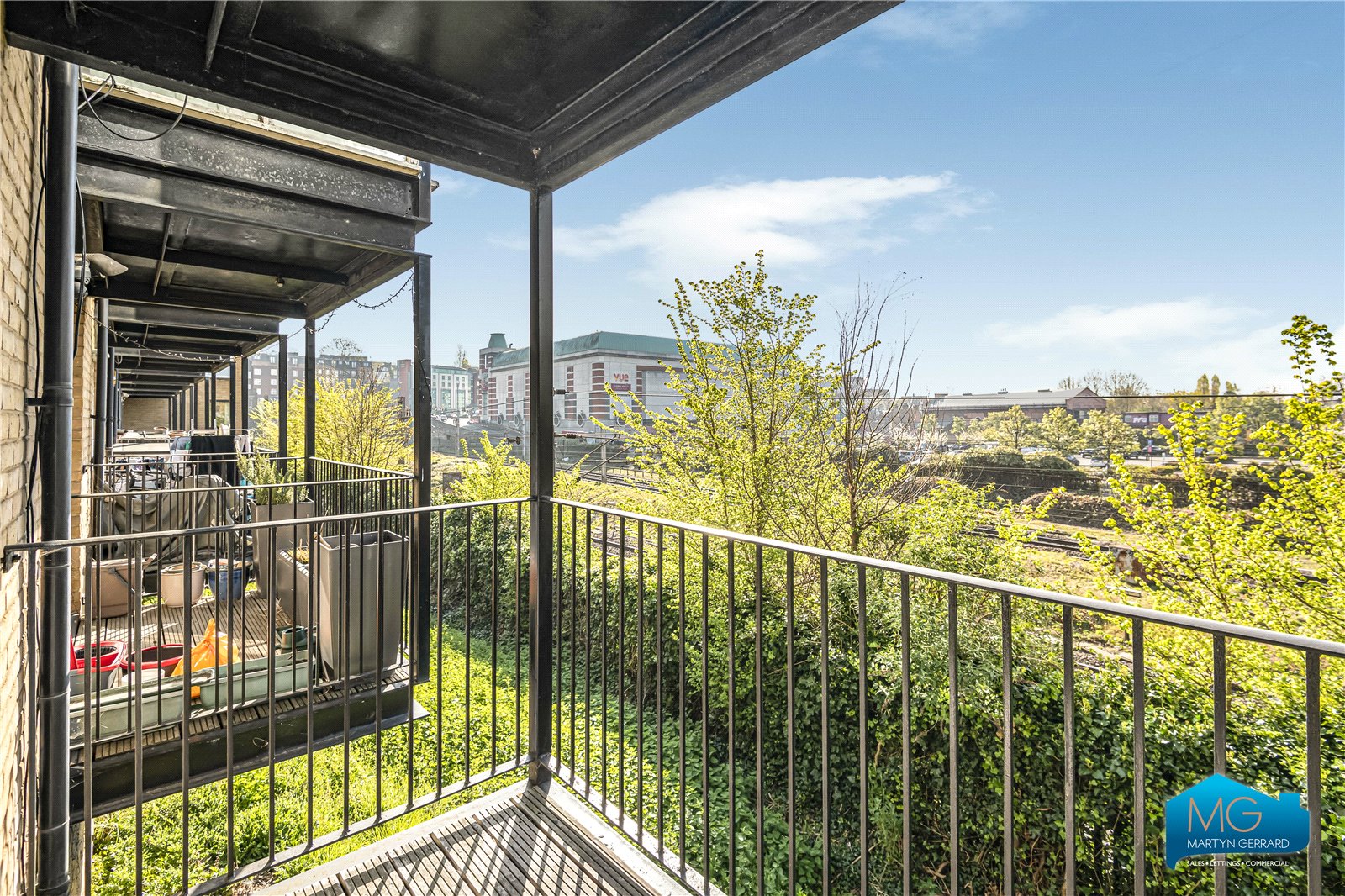 3 bedroom Terraced House to rent - Martyn Gerrard