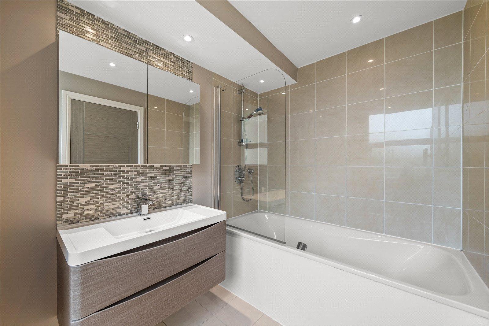 3 bedroom Apartment to rent - Martyn Gerrard