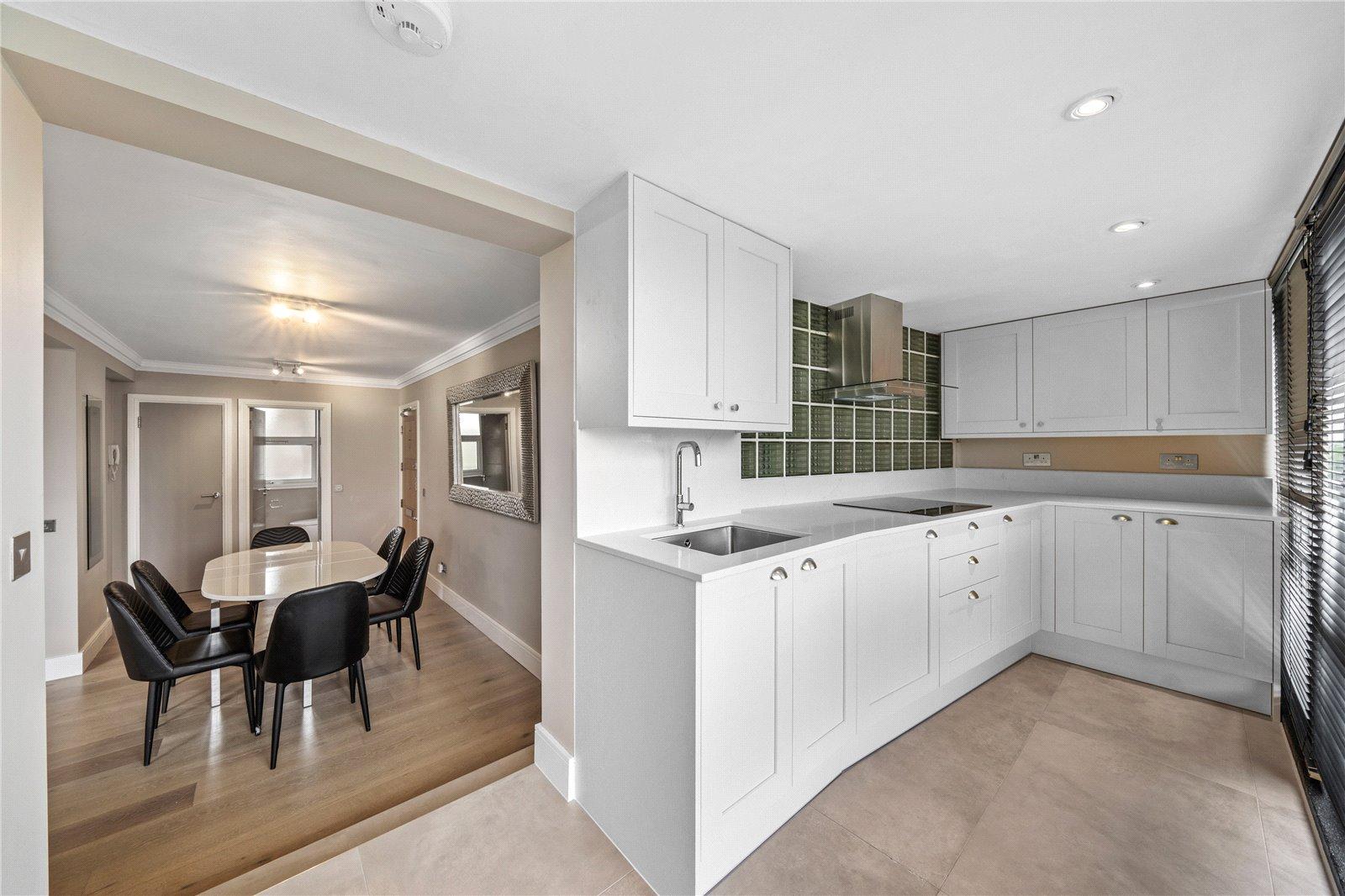3 bedroom Apartment to rent - Martyn Gerrard