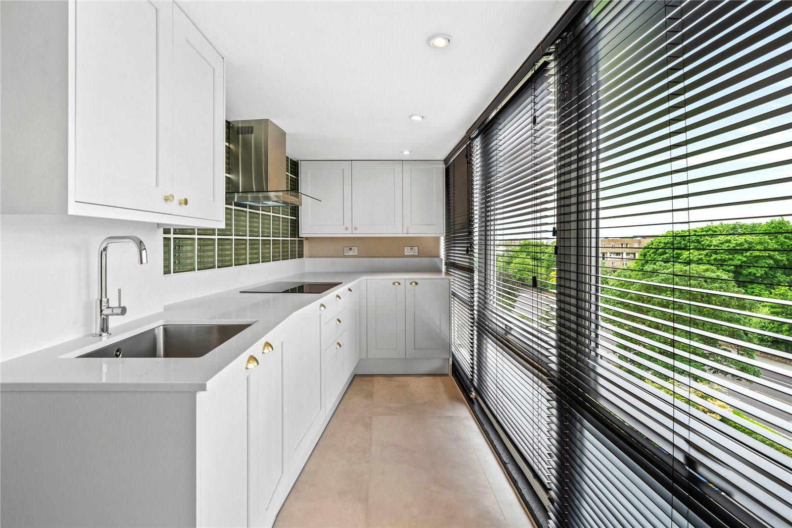 3 bedroom Apartment to rent - Martyn Gerrard