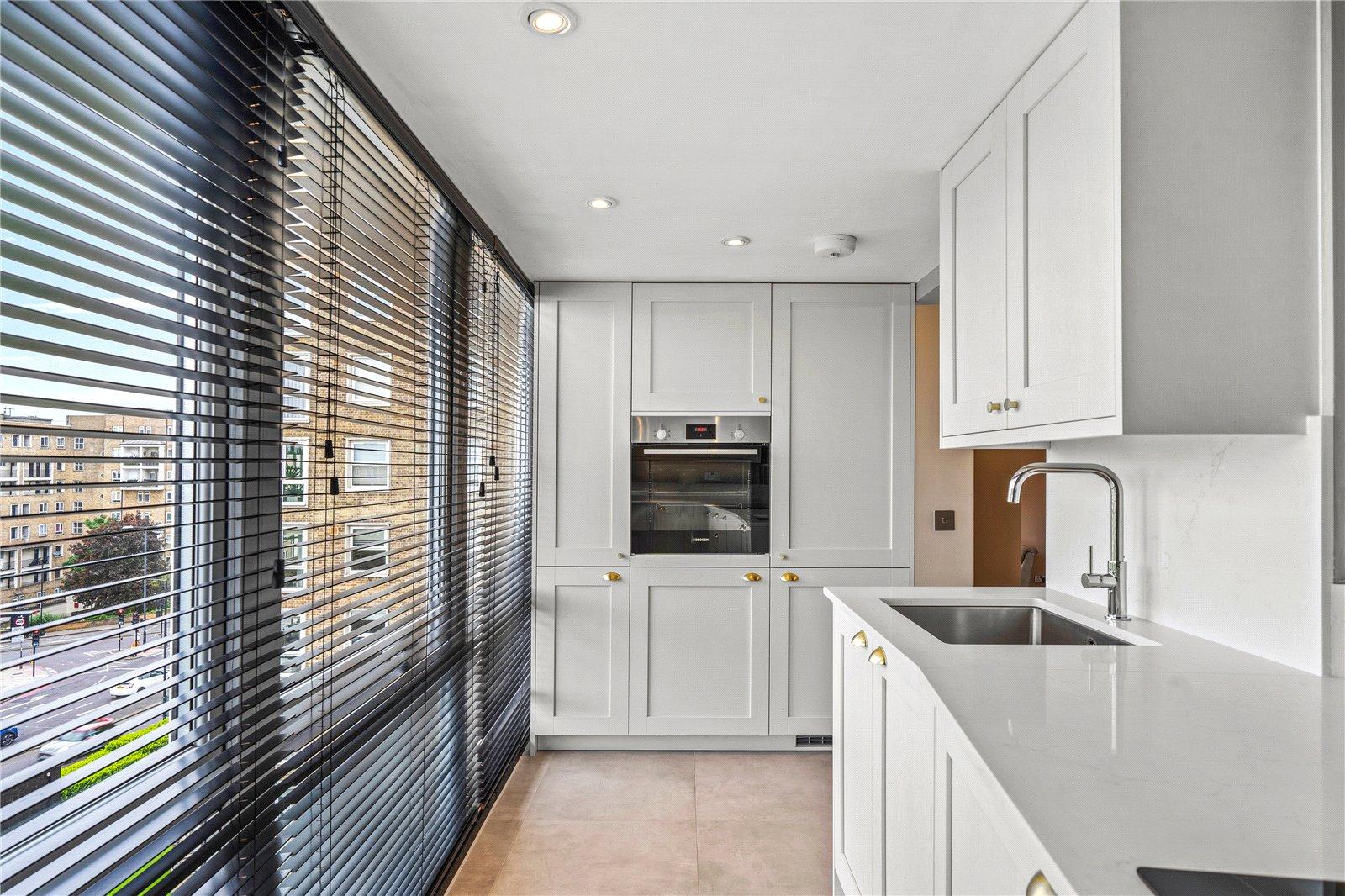 3 bedroom Apartment to rent - Martyn Gerrard