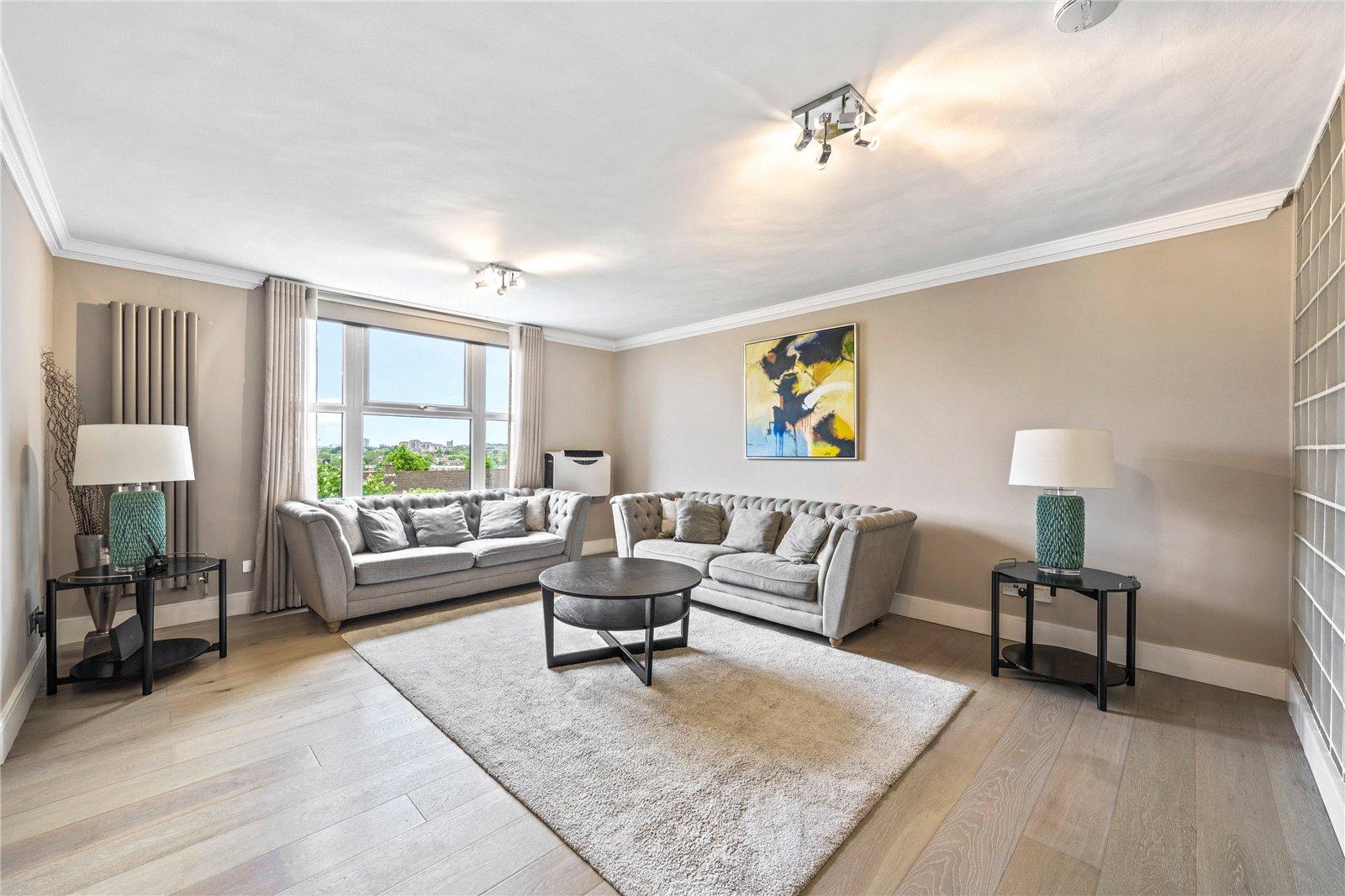 3 bedroom Apartment to rent - Martyn Gerrard