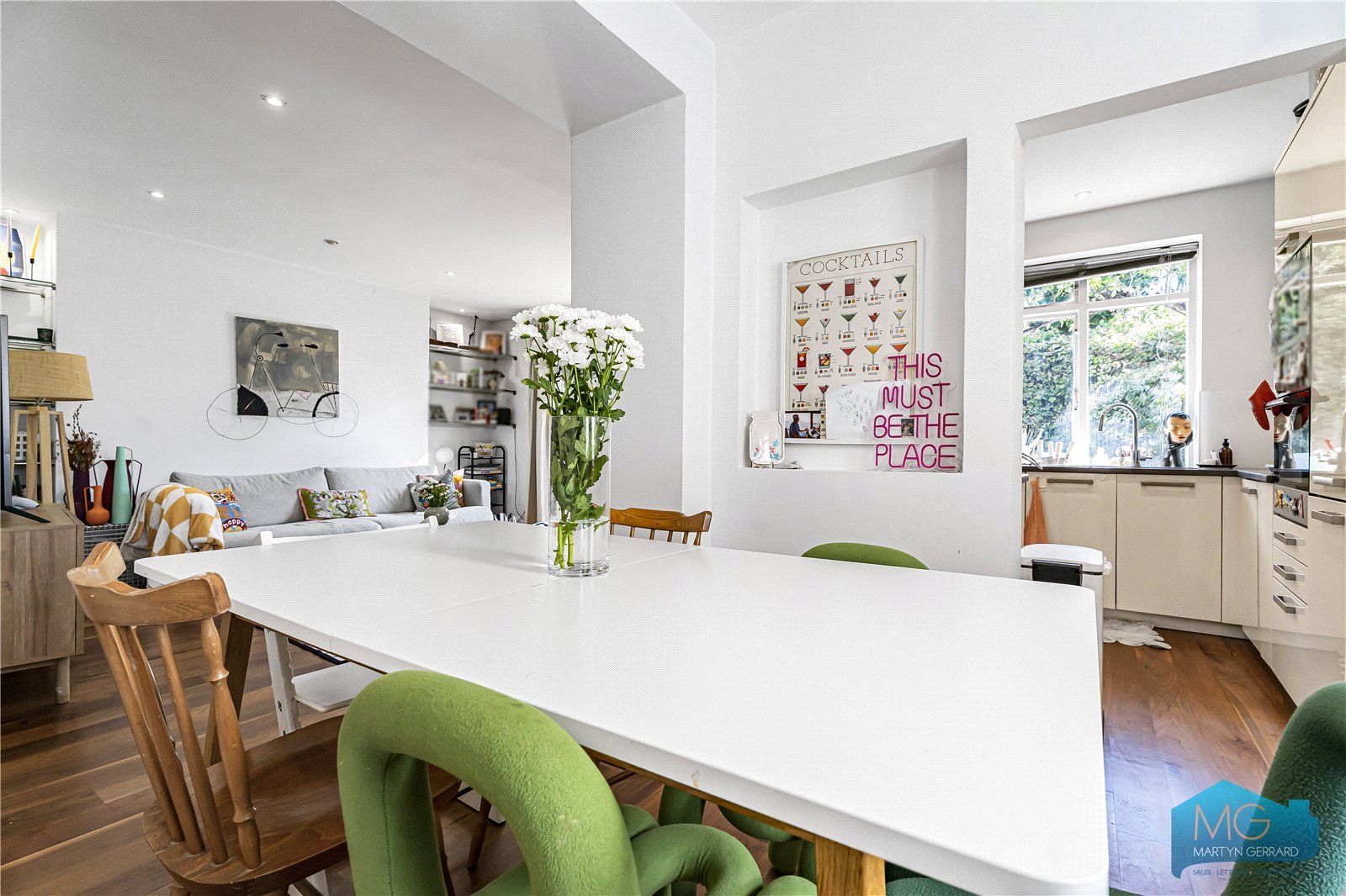 2 bedroom Apartment to rent - Martyn Gerrard