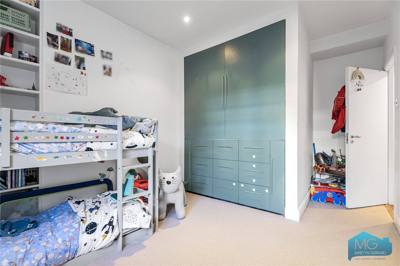 2 bedroom Apartment to rent - Martyn Gerrard