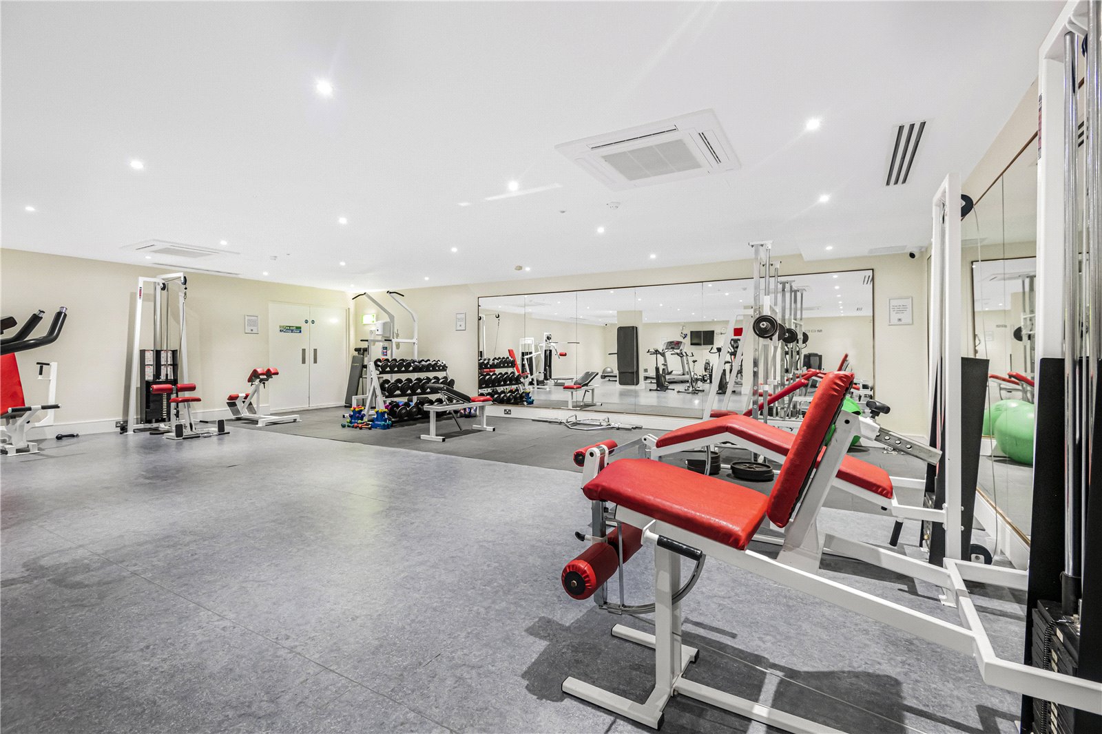 2 bedroom Apartment for sale - Martyn Gerrard