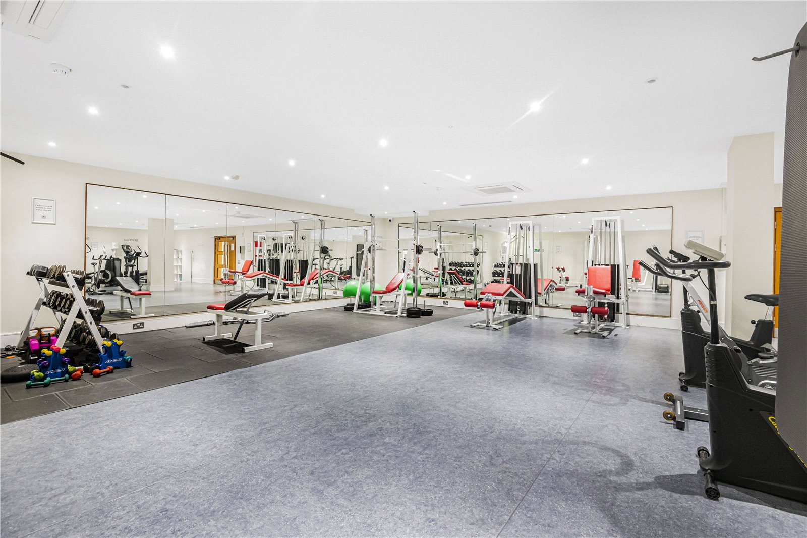 2 bedroom Apartment for sale - Martyn Gerrard