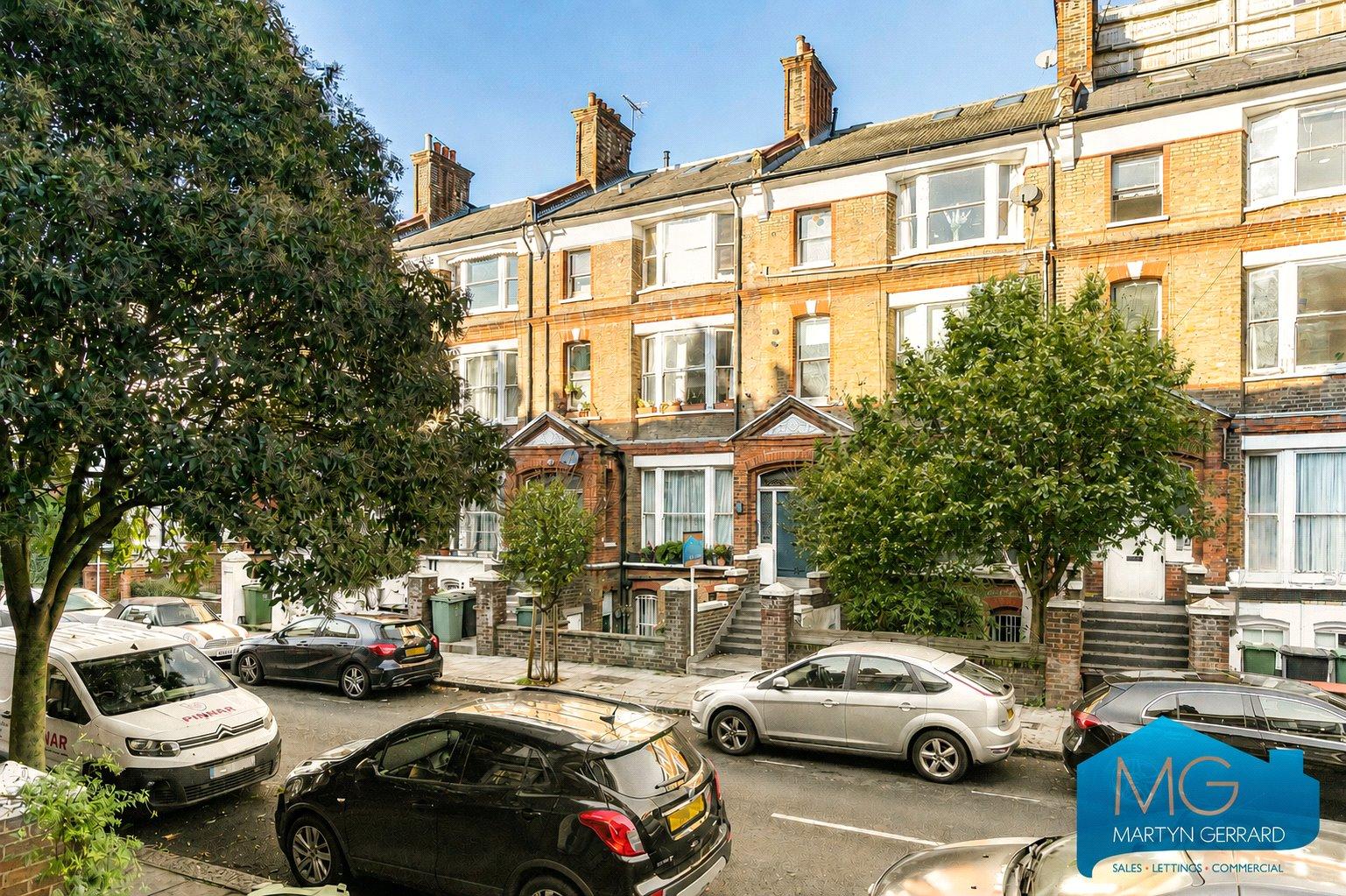 3 bedroom Apartment for sale - Martyn Gerrard