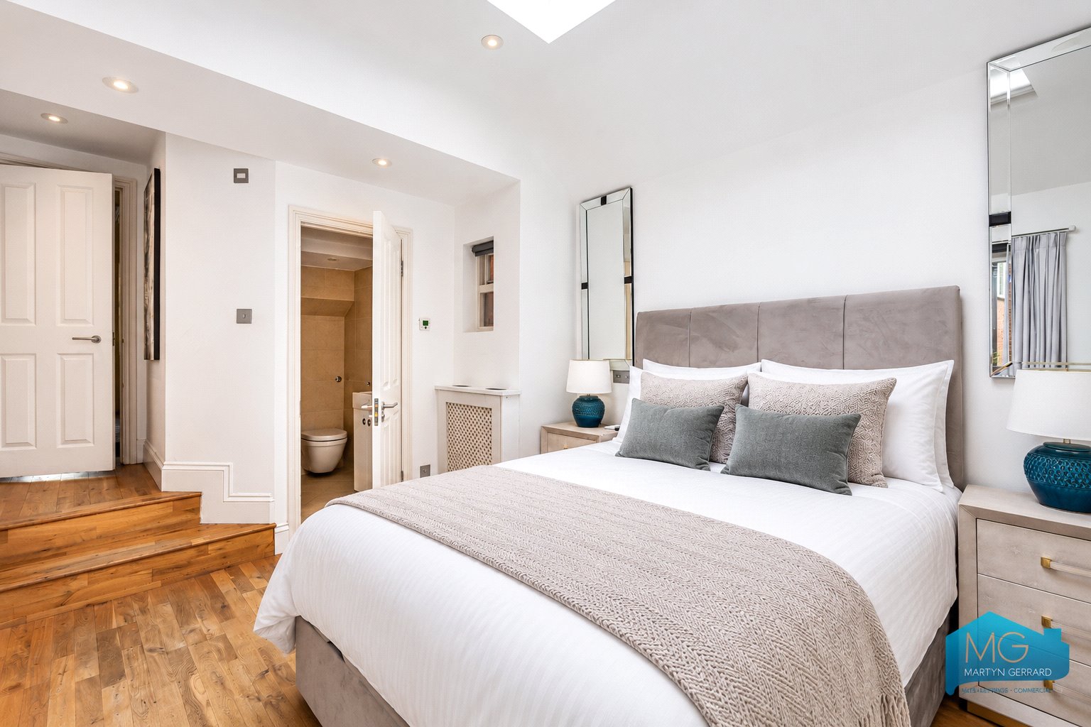 2 bedroom Apartment for sale - Martyn Gerrard