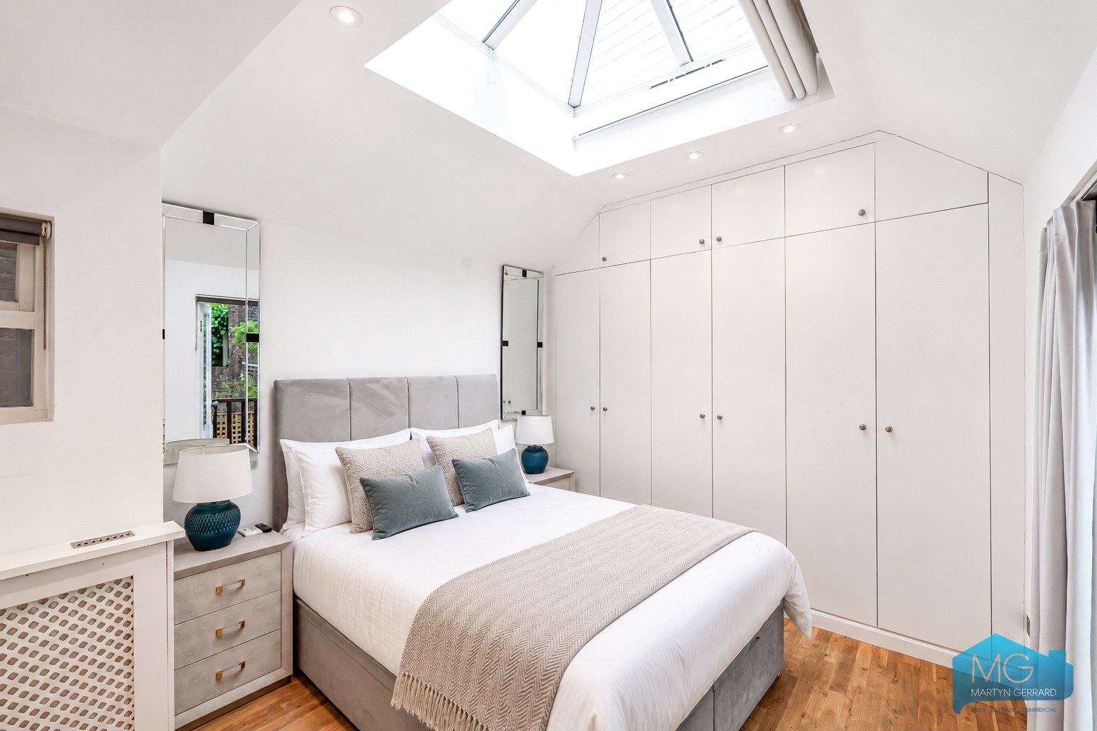 2 bedroom Apartment for sale - Martyn Gerrard