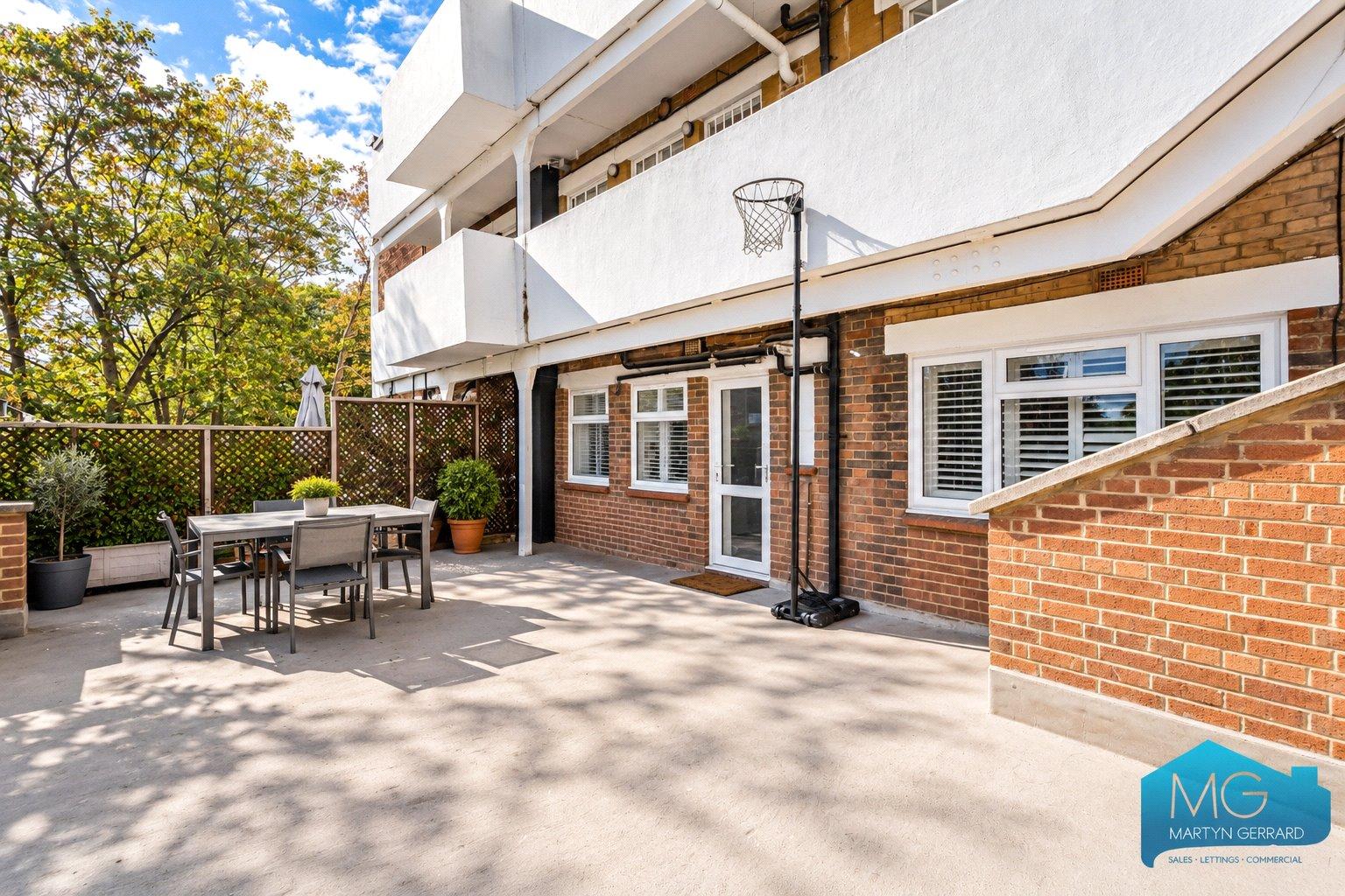 2 bedroom Apartment for sale - Martyn Gerrard