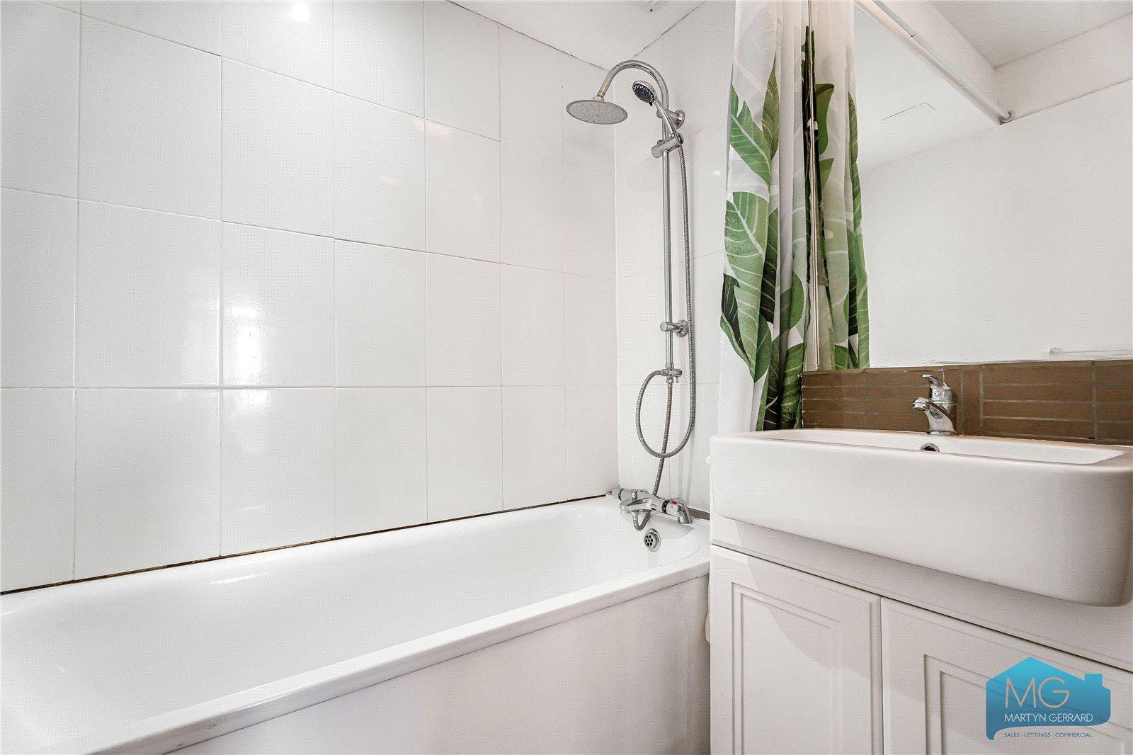 2 bedroom Apartment for sale - Martyn Gerrard