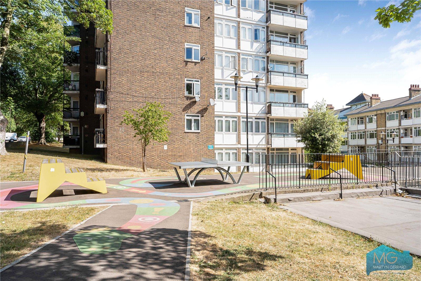 2 bedroom Apartment for sale - Martyn Gerrard